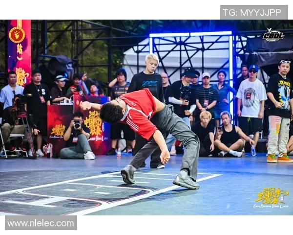 南京飞盘队在世界街舞大赛中以69分稳居积分榜首位