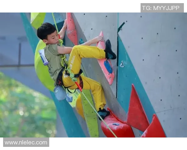 深圳攀岩队灵活性探讨：如何在攀岩运动中提升团队协作与个人能力